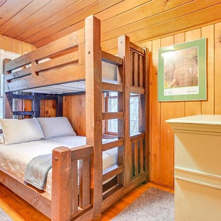 East Tawas Cabin With Deck, Backyard And Fire Pit! Exterior foto