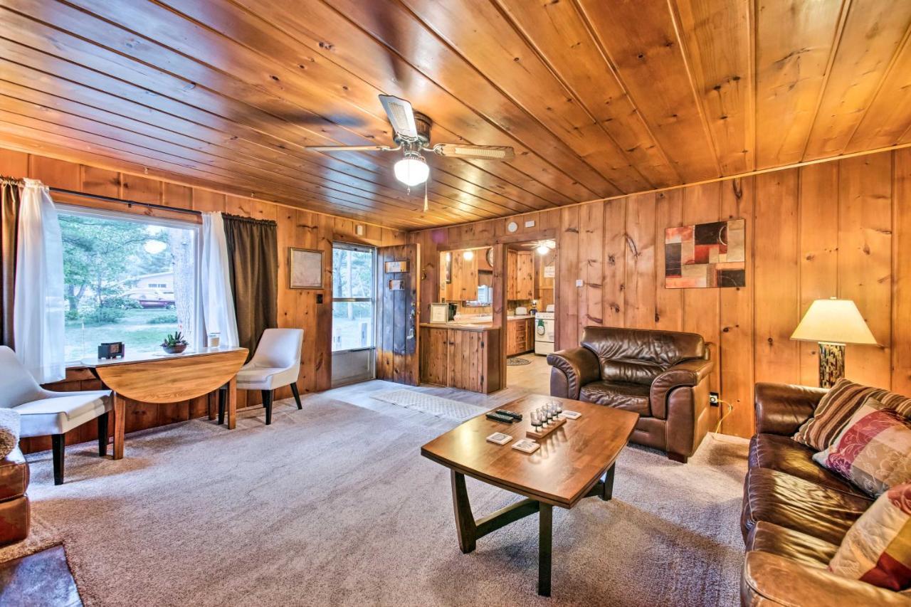 East Tawas Cabin With Deck, Backyard And Fire Pit! Exterior foto